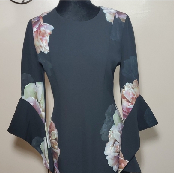 Black Halo Lorie Bell Sleeve Dress - Picture 3 of 8